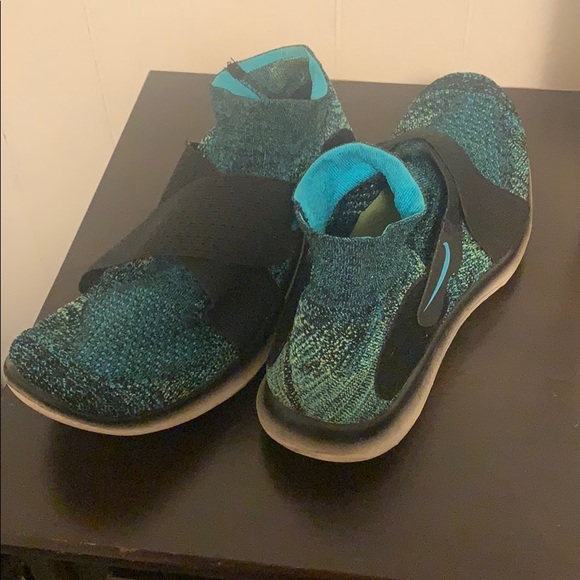 Nike shoes - Picture 1 of 3